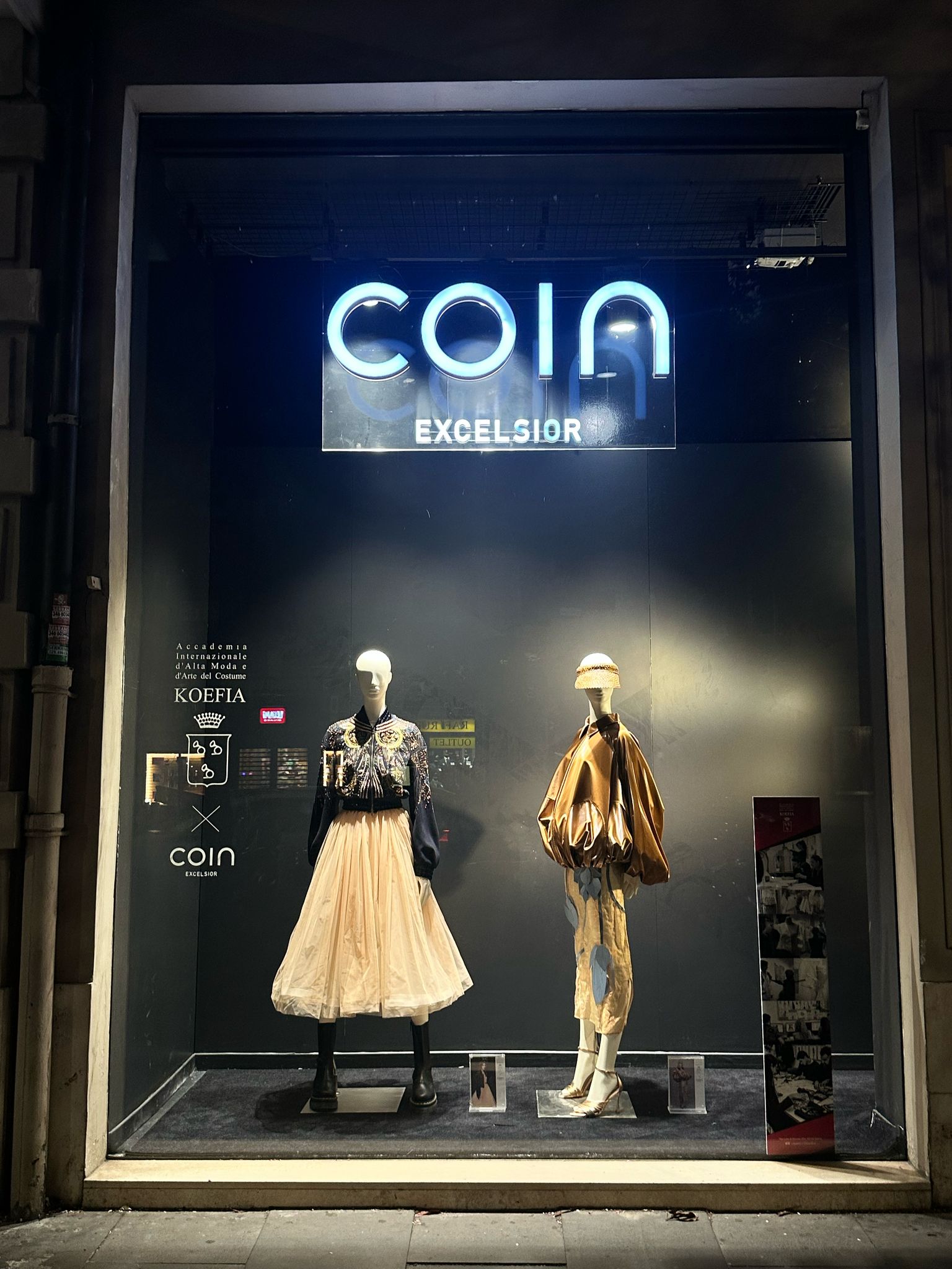 Koefia X Coin Excelsior, le vetrine, gli outfit